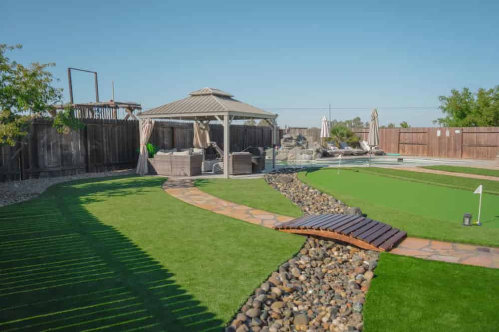 Artificial Turf & Putting Greens image